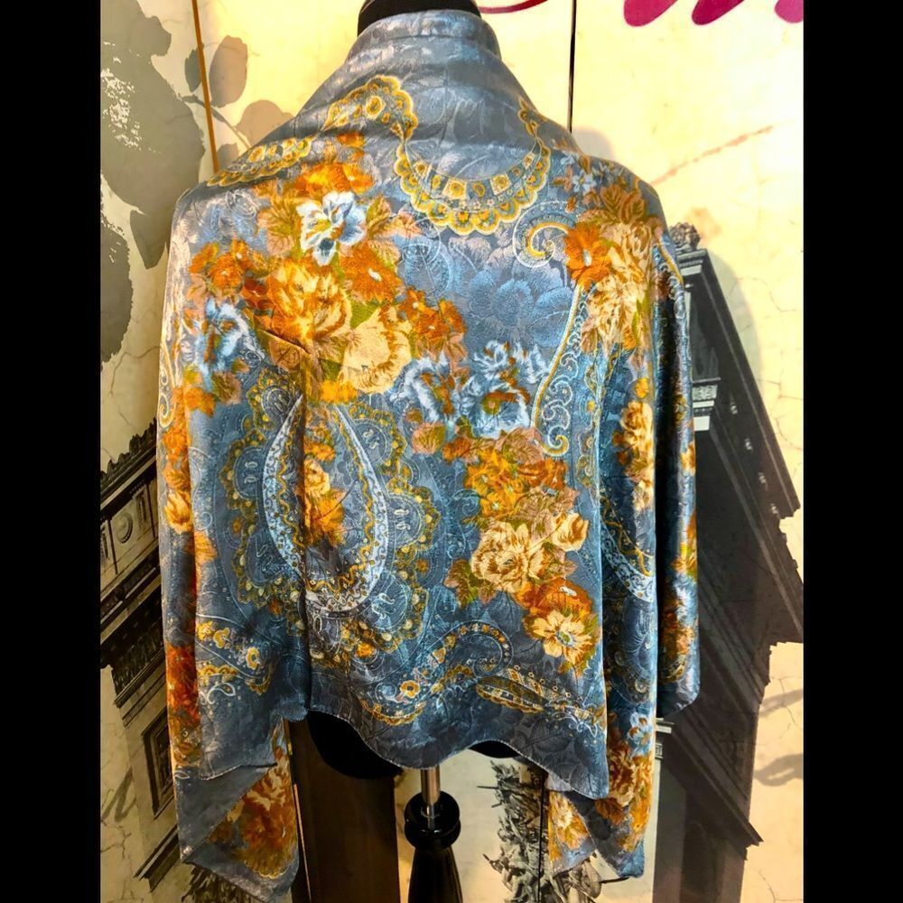 Beautiful scarf/wrap by Axcess - Picture 2 of 2